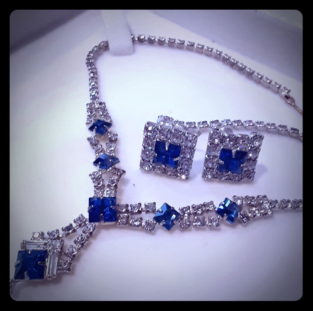 Vtg Clear & Sapphire blue crystals necklace set